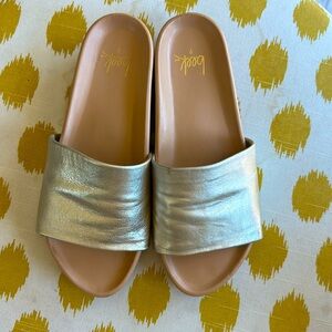 Beek Pelican Platform Slide; Soft Gold Leather sandals size 9
